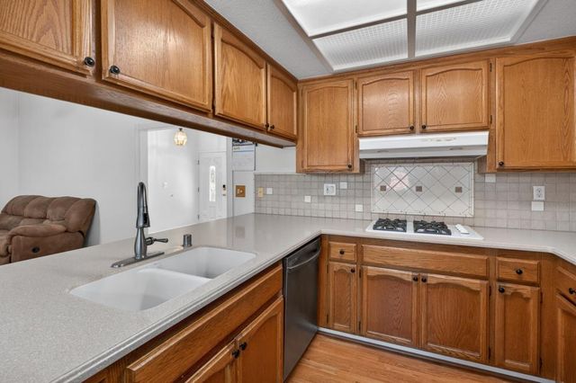 6327 Laguna Villa Way, Elk Grove, CA 95758