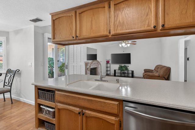 6327 Laguna Villa Way, Elk Grove, CA 95758