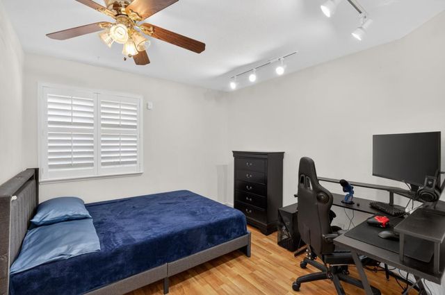 6327 Laguna Villa Way, Elk Grove, CA 95758