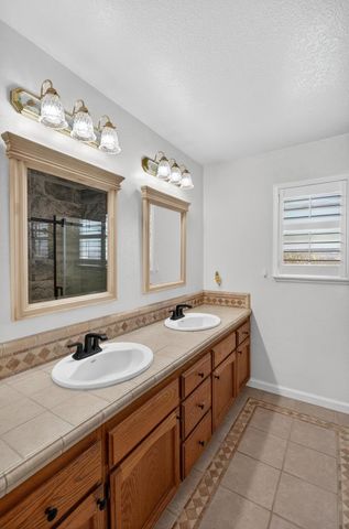 6327 Laguna Villa Way, Elk Grove, CA 95758