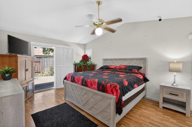 6327 Laguna Villa Way, Elk Grove, CA 95758