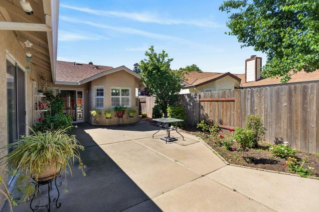 6327 Laguna Villa Way, Elk Grove, CA 95758
