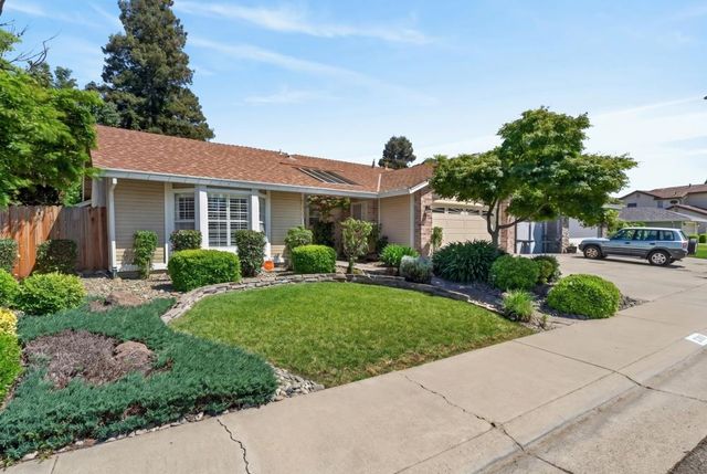 6327 Laguna Villa Way, Elk Grove, CA 95758