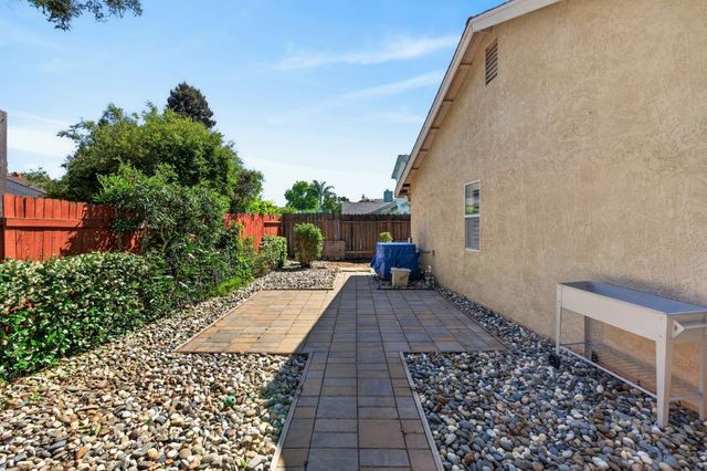 6327 Laguna Villa Way, Elk Grove, CA 95758