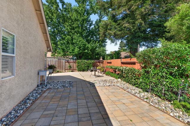 6327 Laguna Villa Way, Elk Grove, CA 95758