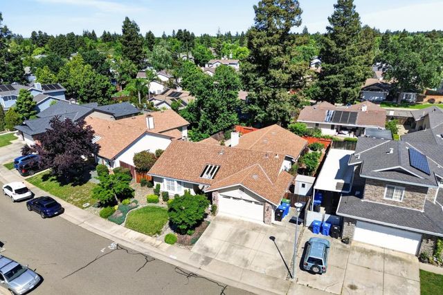 6327 Laguna Villa Way, Elk Grove, CA 95758