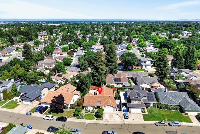 6327 Laguna Villa Way, Elk Grove, CA 95758