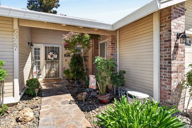 6327 Laguna Villa Way, Elk Grove, CA 95758