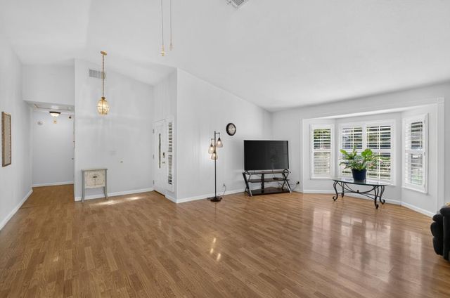 6327 Laguna Villa Way, Elk Grove, CA 95758