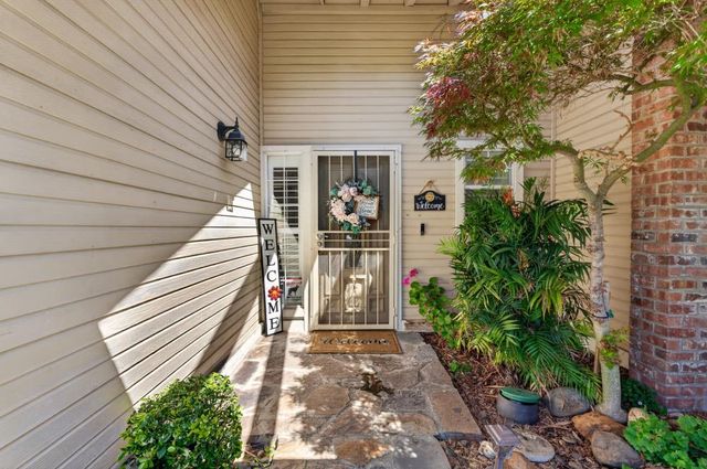 6327 Laguna Villa Way, Elk Grove, CA 95758