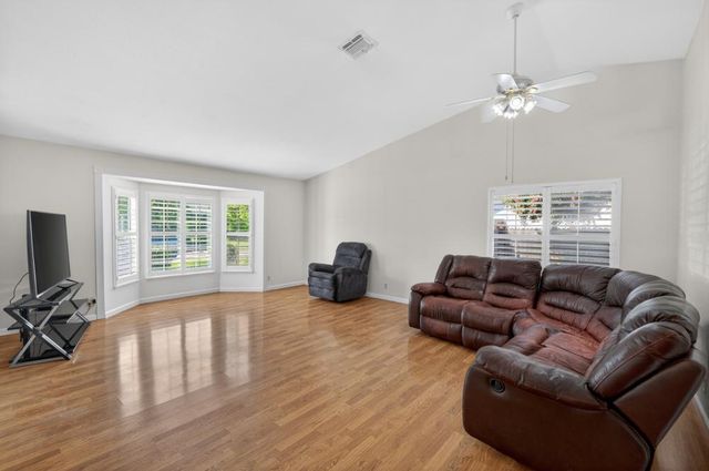 6327 Laguna Villa Way, Elk Grove, CA 95758