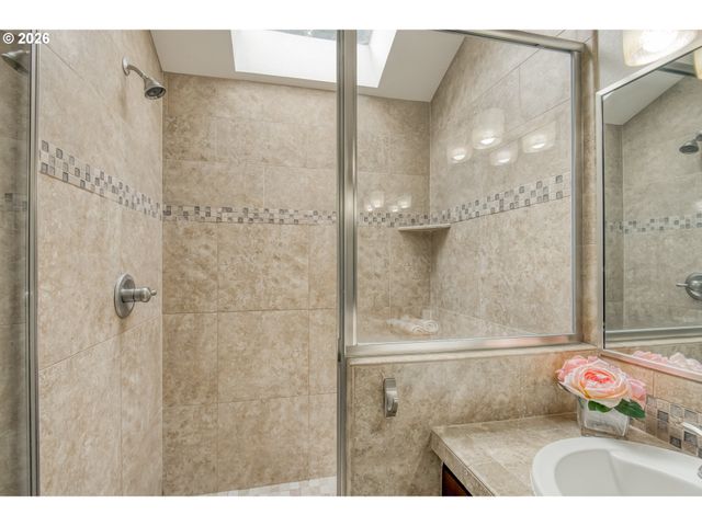 1610 LEE St, Lake Oswego, OR 97034