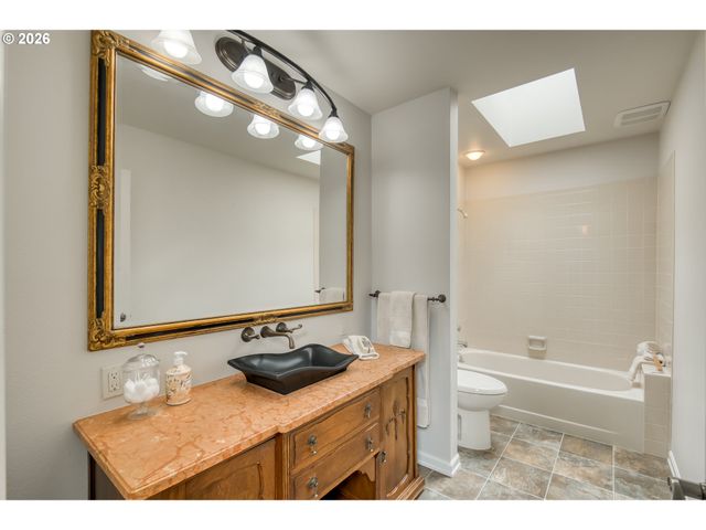 1610 LEE St, Lake Oswego, OR 97034