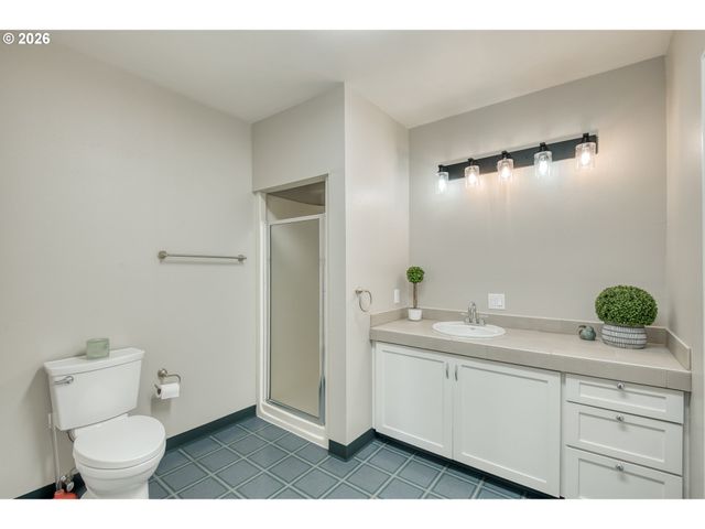 1610 LEE St, Lake Oswego, OR 97034