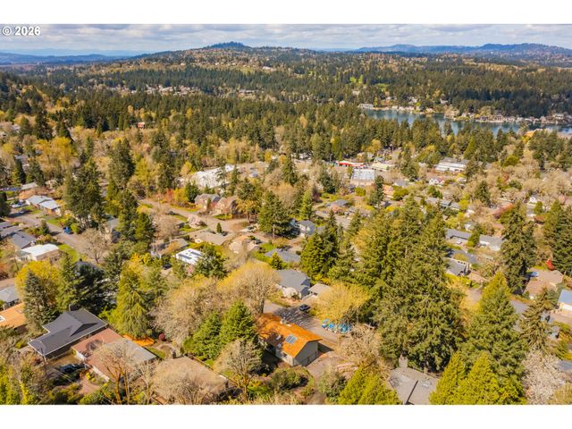 1610 LEE St, Lake Oswego, OR 97034