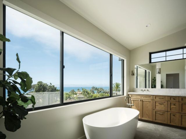 1185 Barcelona Dr, San Diego, CA 92107