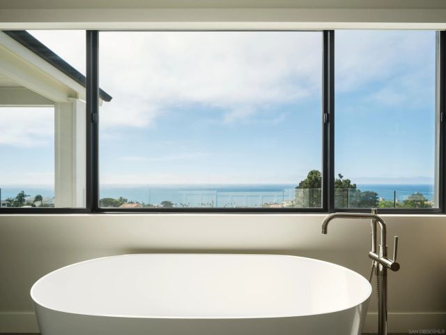 1185 Barcelona Dr, San Diego, CA 92107