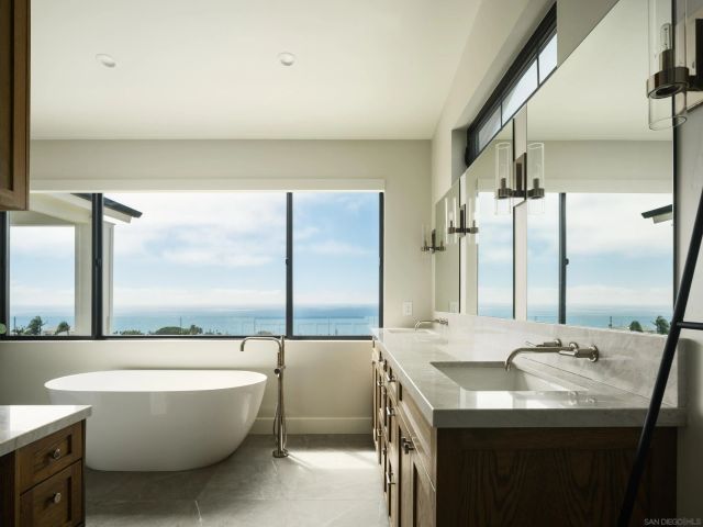 1185 Barcelona Dr, San Diego, CA 92107