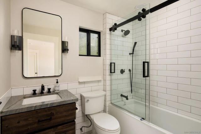 1185 Barcelona Dr, San Diego, CA 92107