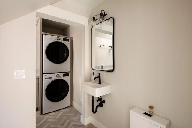 1185 Barcelona Dr, San Diego, CA 92107