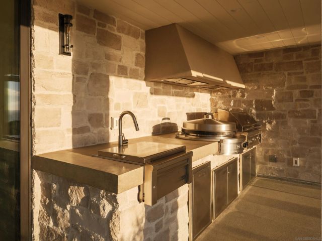 1185 Barcelona Dr, San Diego, CA 92107