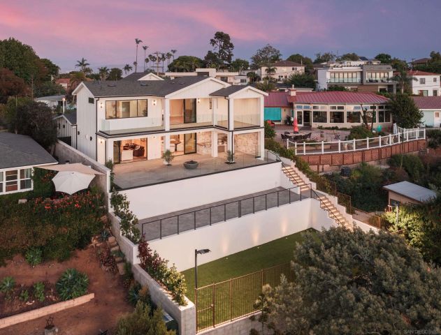 1185 Barcelona Dr, San Diego, CA 92107