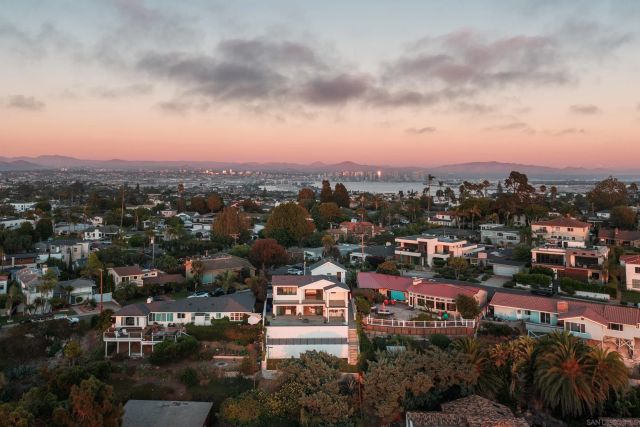 1185 Barcelona Dr, San Diego, CA 92107