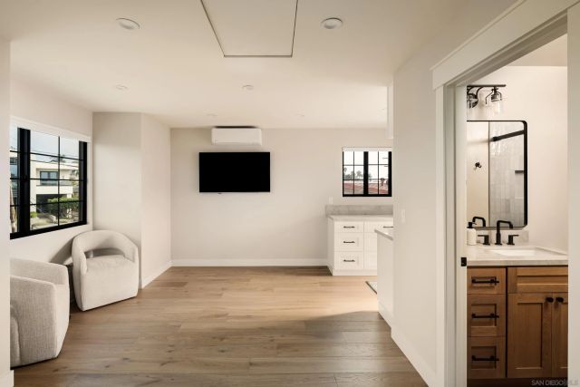 1185 Barcelona Dr, San Diego, CA 92107