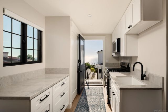 1185 Barcelona Dr, San Diego, CA 92107