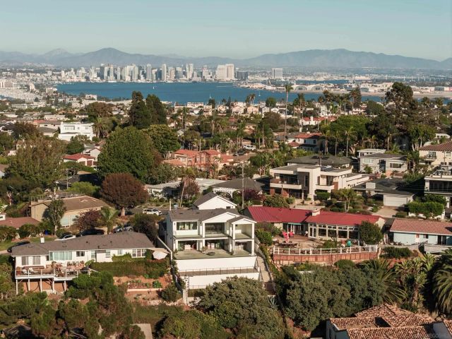 1185 Barcelona Dr, San Diego, CA 92107