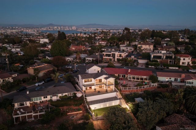 1185 Barcelona Dr, San Diego, CA 92107