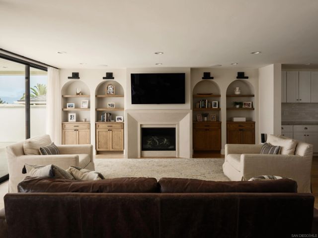 1185 Barcelona Dr, San Diego, CA 92107