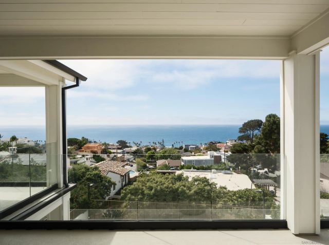 1185 Barcelona Dr, San Diego, CA 92107