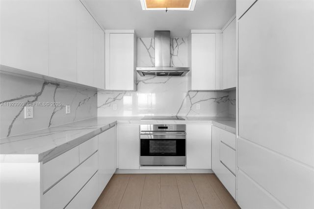 10 Venetian Way 1903, Miami Beach, FL 33139