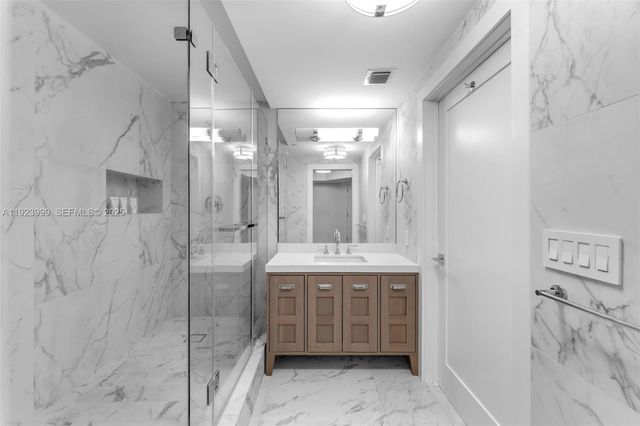 10 Venetian Way 1903, Miami Beach, FL 33139