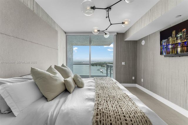 10 Venetian Way 1903, Miami Beach, FL 33139