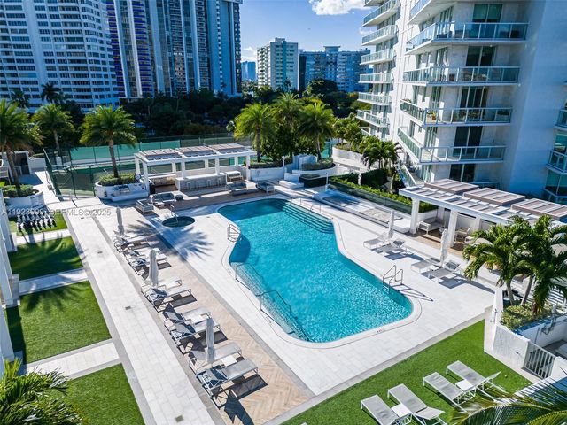 10 Venetian Way 1903, Miami Beach, FL 33139