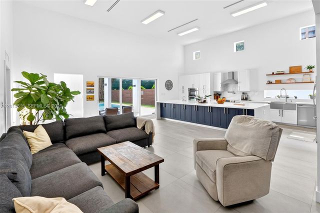 365 SW 31st Rd, Miami, FL 33129