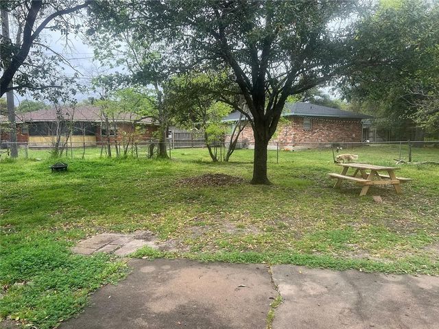 1403 Village Drive, College Station, TX 77840