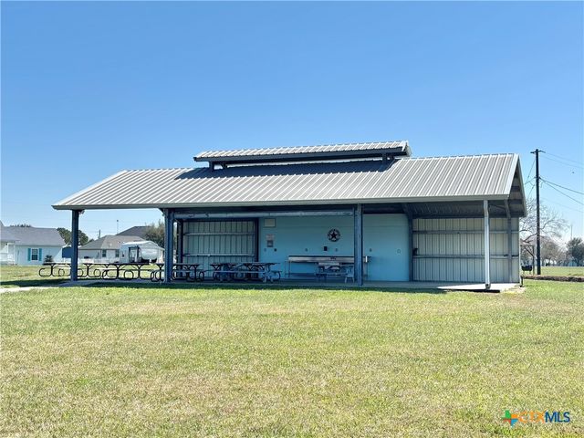 43 Buckskin Drive, Palacios, TX 77465