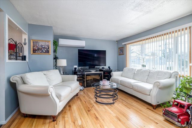 33 Lukens Avenue, Brentwood, NY 11717