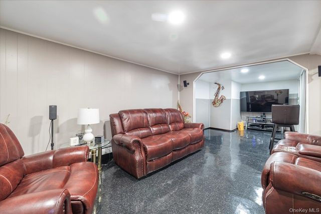 33 Lukens Avenue, Brentwood, NY 11717