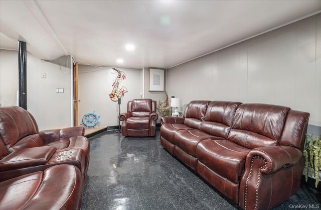 33 Lukens Avenue, Brentwood, NY 11717