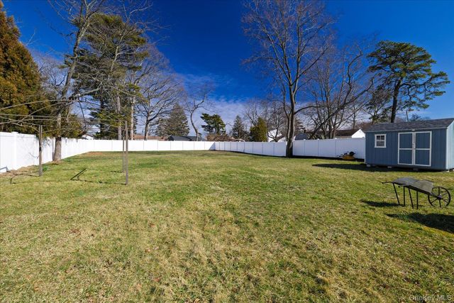 33 Lukens Avenue, Brentwood, NY 11717