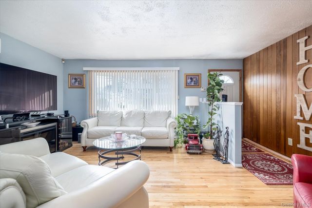 33 Lukens Avenue, Brentwood, NY 11717