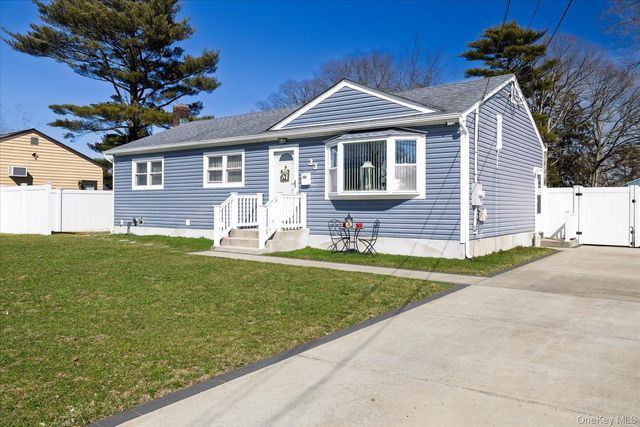 33 Lukens Avenue, Brentwood, NY 11717