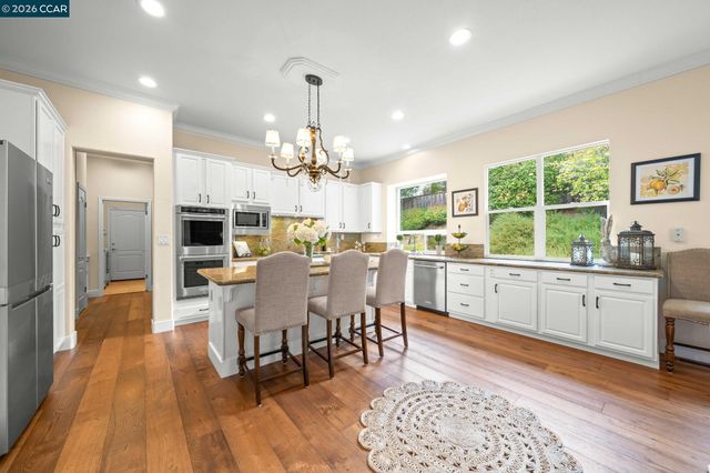 110 Forest Hill Dr, Clayton, CA 94517
