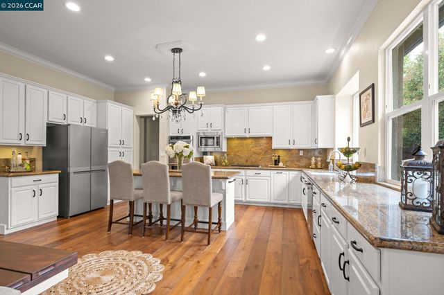 110 Forest Hill Dr, Clayton, CA 94517