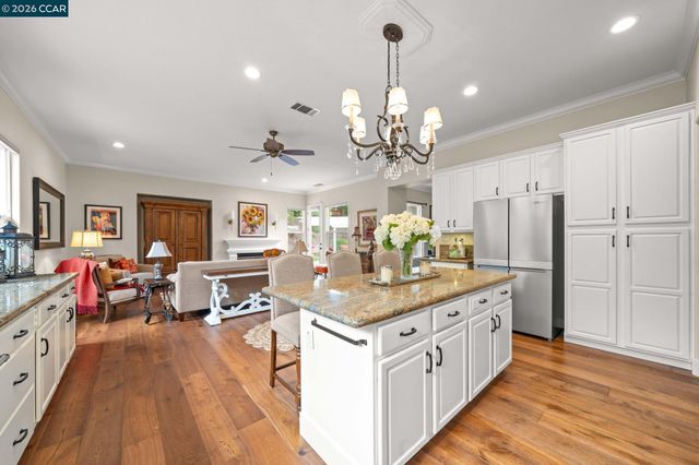 110 Forest Hill Dr, Clayton, CA 94517