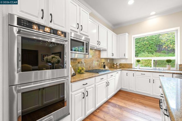 110 Forest Hill Dr, Clayton, CA 94517